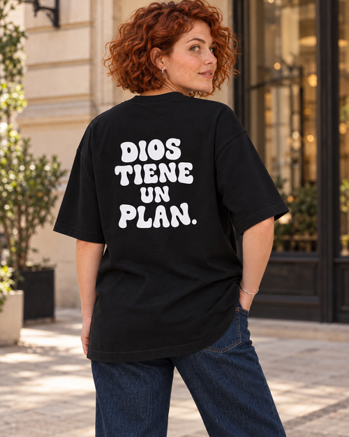 Remera Oversize "Dios tiene un plan"