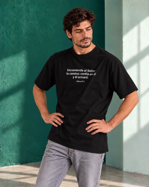 Remera Oversize "Encomienda al señor tu camino"