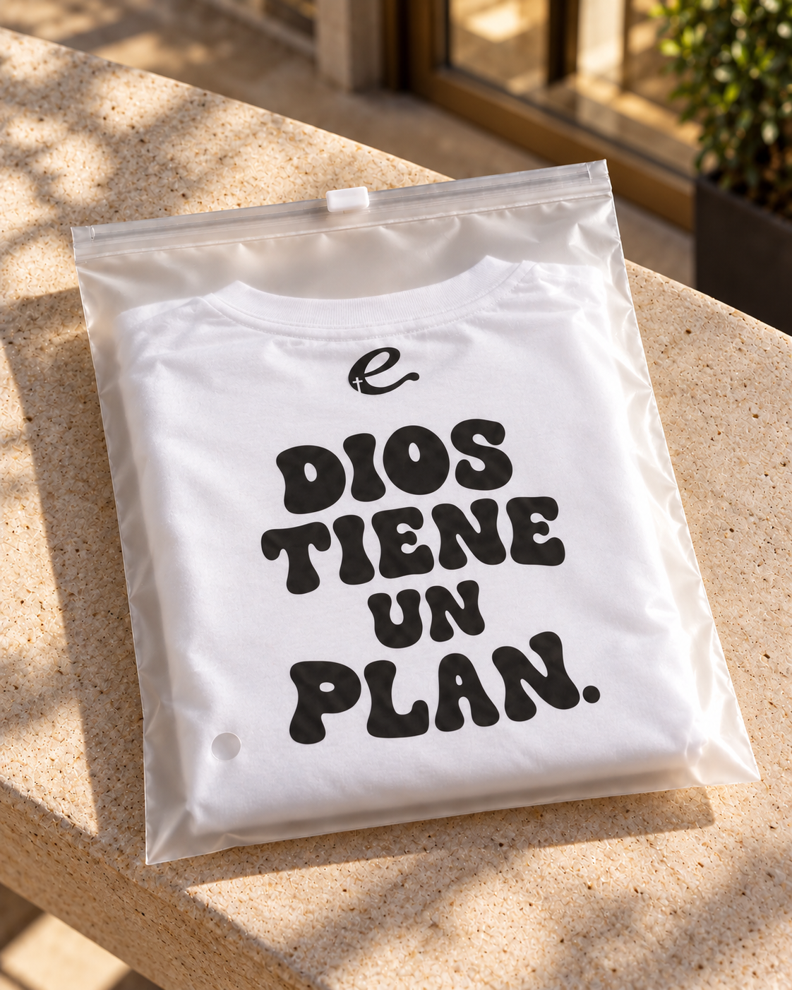 Remera Oversize "Dios tiene un plan"