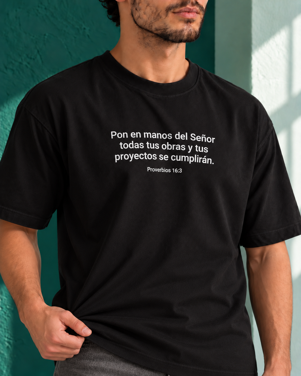 Remera Oversize "Pon en manos del señor todas tus obras "