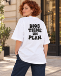 Remera Oversize "Dios tiene un plan"